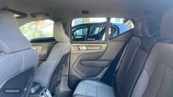 Volvo XC40 2.0 B3 MHEV CORE DCT - Miniatura 7
