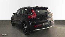 Volvo XC40 Core, B3 Mild hybrid, Gasolina - Miniatura 2