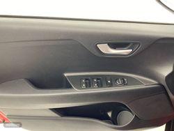 Kia Stonic 1.2 DPi Concept 62 kW (84 CV) - Miniatura 6