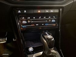 Volkswagen T-Roc R-LINE 1.5 TSI 110 KW (150 CV) AUTOMATICO DSG 7 VEL. - Miniatura 11