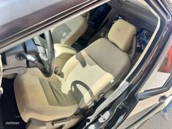 Land Rover Discovery 2.7 TDV6 S - Miniatura 21