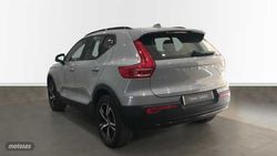 Volvo XC40 Plus, B3 Mild hybrid, Gasolina, Dark - Miniatura 2