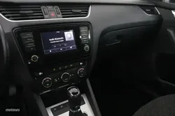 Skoda Octavia 1.6 TDI DSG AMBITION 105CV 5P # CAMARA TRASERA - Miniatura 13