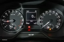 Skoda Octavia 1.6 TDI DSG AMBITION 105CV 5P # CAMARA TRASERA - Miniatura 16