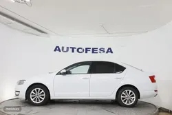 Skoda Octavia 1.6 TDI DSG AMBITION 105CV 5P # CAMARA TRASERA - Miniatura 4