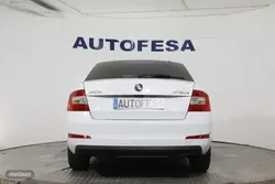 Skoda Octavia 1.6 TDI DSG AMBITION 105CV 5P # CAMARA TRASERA - Miniatura 6