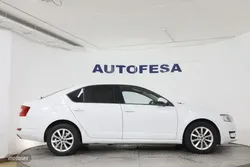 Skoda Octavia 1.6 TDI DSG AMBITION 105CV 5P # CAMARA TRASERA - Miniatura 8