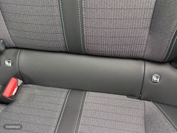 Peugeot 208 PureTech 100 Allure Pack EAT8 75 kW (100 CV) - Miniatura 28