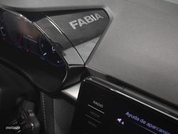 Skoda Fabia 1.0 TSI 95CV Sport - Miniatura 11
