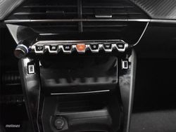 Peugeot 2008 1.2 130CV Allure EAT8 - Miniatura 12