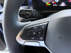 Volkswagen T-Roc R-Line 1.5 eTSI DSG - Miniatura 39