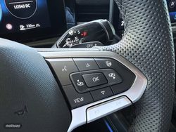 Volkswagen T-Roc R-Line 1.5 eTSI DSG - Miniatura 40