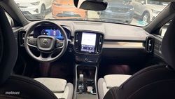 Volvo XC40 Plus, B3 Mild hybrid, Gasolina, Dark - Miniatura 5