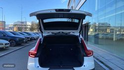 Volvo XC40 2.0 B3 MHEV CORE DCT 163 5P - Miniatura 14