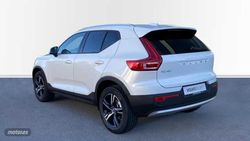Volvo XC40 2.0 B3 MHEV CORE DCT 163 5P - Miniatura 2