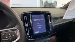 Volvo EX40 XC40 BEV 69KWH CORE 238 5P - Miniatura 3
