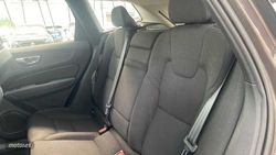 Volvo XC 60 2.0 B4 AWD D MOMENTUM PRO AUTO 5P - Miniatura 7