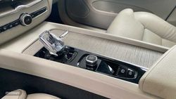 Volvo XC 60 todoterreno 2.0 D B4 INSCRIPTION AUTO 5P - Miniatura 17