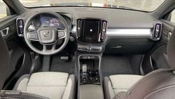 Volvo XC40 2.0 B3 PLUS DARK AUTO 5P - Miniatura 9