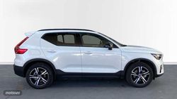 Volvo XC40 2.0 B3 MHEV PLUS DARK DCT 5P - Miniatura 4