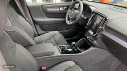 Volvo XC40 2.0 B3 MHEV PLUS DARK DCT 5P - Miniatura 7