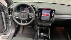 Volvo XC40 2.0 B3 MHEV PLUS DARK DCT 5P - Miniatura 9