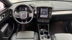 Volvo XC40 2.0 B3 MHEV CORE DCT 5P - Miniatura 6