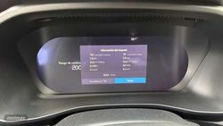 Volvo XC40 2.0 B3 MHEV CORE DCT 5P - Miniatura 11
