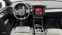 Volvo XC40 2.0 B3 MHEV CORE DCT 5P - Miniatura 5