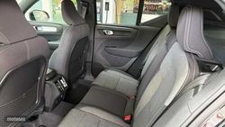 Volvo XC40 2.0 B3 MHEV CORE DCT 5P - Miniatura 6