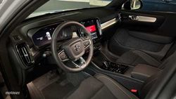 Volvo XC40 2.0 B3 MHEV ULTRA DARK DCT 5P - Miniatura 5