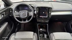 Volvo XC40 2.0 B3 MHEV CORE DCT 5P - Miniatura 4
