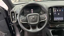 Volvo XC40 2.0 B3 MHEV CORE DCT 5P - Miniatura 8
