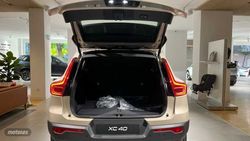Volvo XC40 2.0 B3 MHEV CORE DCT 163 5P - Miniatura 14