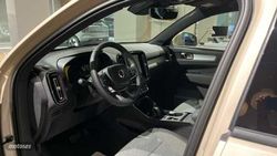 Volvo XC40 2.0 B3 MHEV CORE DCT 163 5P - Miniatura 5