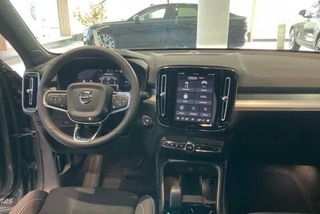 Volvo XC40 2.0 B3 MHEV PLUS DARK DCT 5P - Foto 1