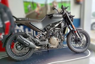 Husqvarna Svartpilen 401 - Foto 1