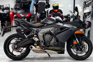 Triumph Daytona 660  - Foto 1