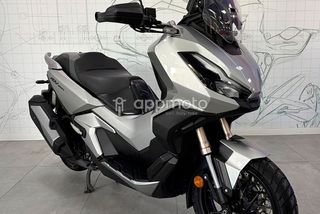 Honda Adv350  - Foto 1
