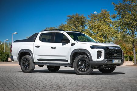 Este asequible pick-up diésel de Maxus reta al Ford Ranger, lo probé y ...
